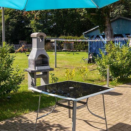 Bungalow Am Waldrand Barth Esterno foto