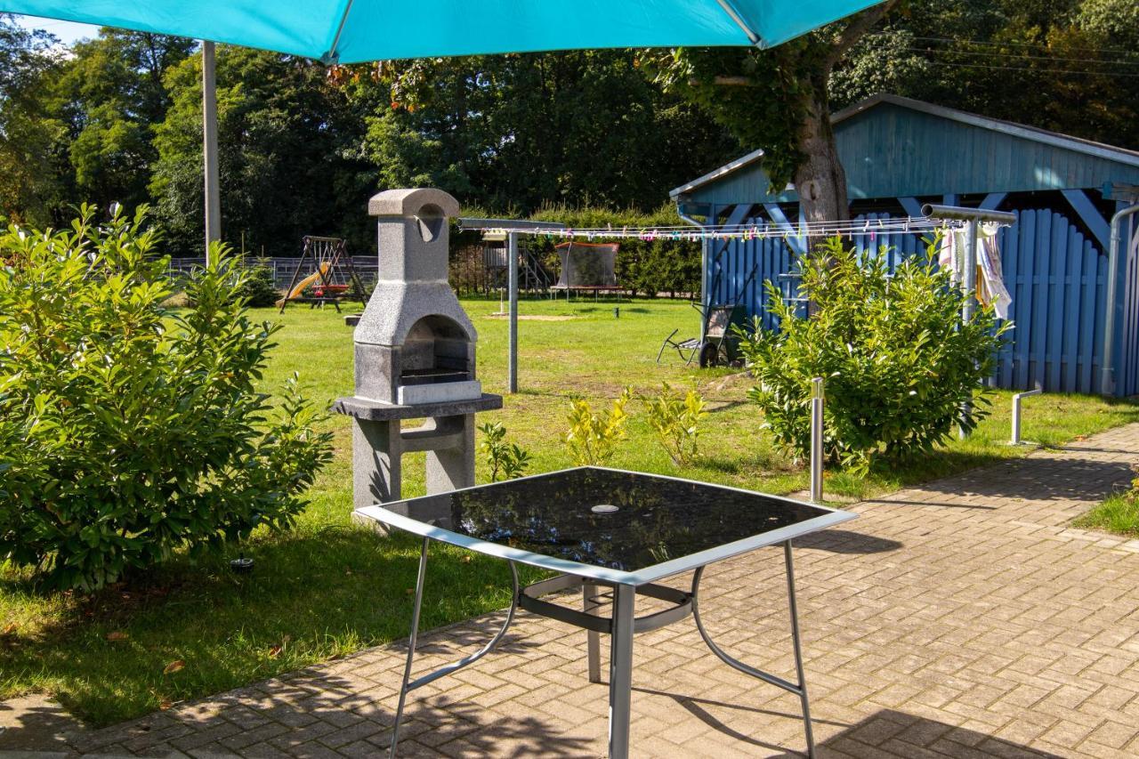 Bungalow Am Waldrand Barth Esterno foto
