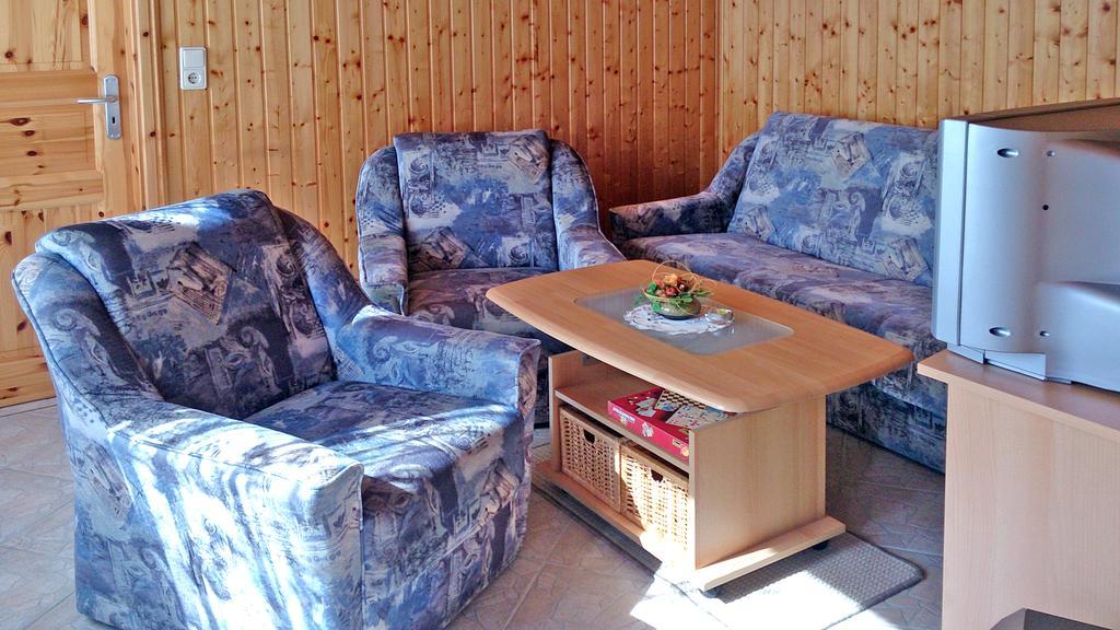Bungalow Am Waldrand Barth Esterno foto